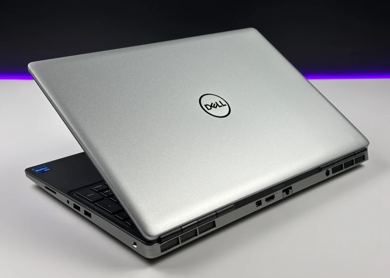 Dell Precision 7560 - procesor i7-11800H, 15.6" dotykowy ekran, RTX A2000. Profesjonalna stacja robocza do CAD, 3D i zaawansowanych zastosowań.