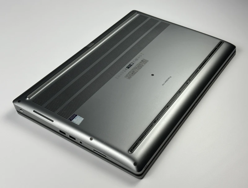 Dell Precision 7750 z i7-10850H i RTX3000 – profesjonalna stacja robocza stworzona do grafiki 3D, CAD i wymagających projektów inżynieryjnych.