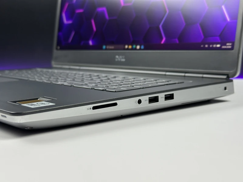 Dell Precision 7750 z i7-10850H i RTX3000 – profesjonalna stacja robocza stworzona do grafiki 3D, CAD i wymagających projektów inżynieryjnych.