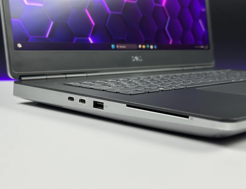 Dell Precision 7750 z i7-10850H i RTX3000 – profesjonalna stacja robocza stworzona do grafiki 3D, CAD i wymagających projektów inżynieryjnych.