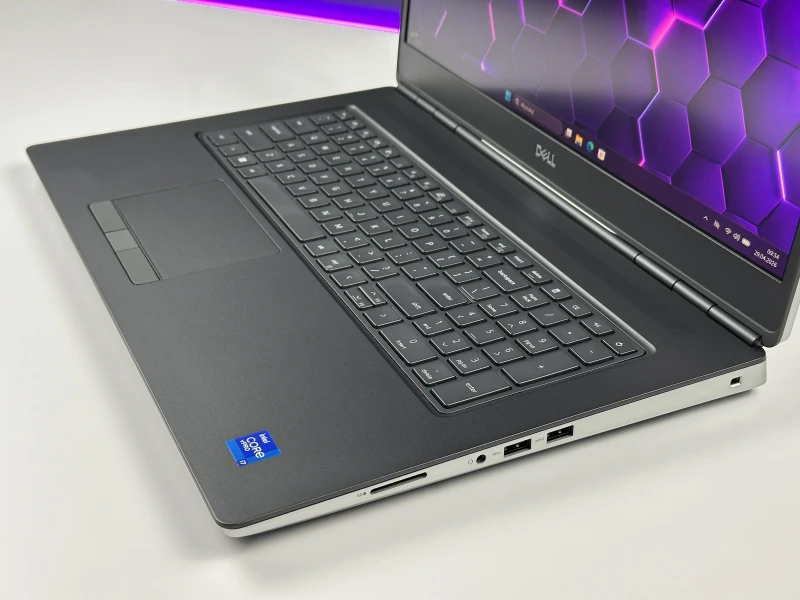 Dell Precision 7760 i7-11850H, RTX A3000, matryca 17,3" 4K 120Hz – mobilna stacja robocza do CAD, 3D i zaawansowanych projektów z klawiaturą US.
