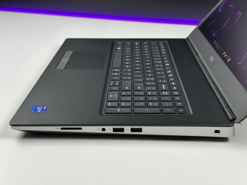 Dell Precision 7760 i7-11850H, RTX A3000, matryca 17,3" 4K 120Hz – mobilna stacja robocza do CAD, 3D i zaawansowanych projektów z klawiaturą US.