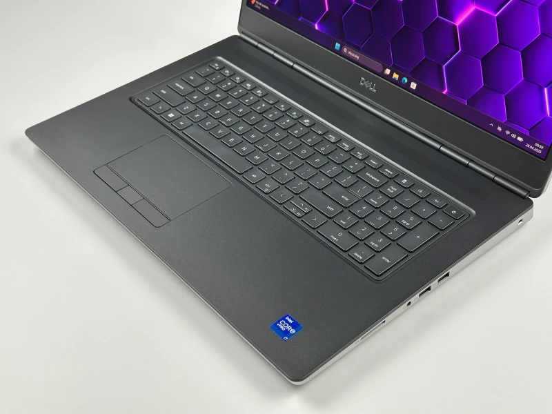 Dell Precision 7760 i7-11850H, RTX A3000, matryca 17,3" 4K 120Hz – mobilna stacja robocza do CAD, 3D i zaawansowanych projektów z klawiaturą US.