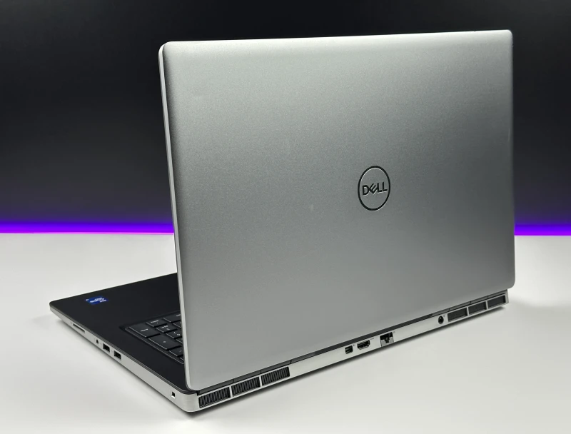 Dell Precision 7760 i7-11850H, RTX A3000, matryca 17,3" 4K 120Hz – mobilna stacja robocza do CAD, 3D i zaawansowanych projektów z klawiaturą US.