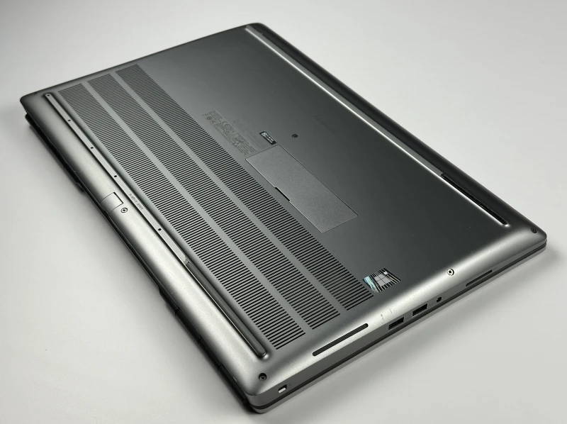 Dell Precision 7750 Xeon W-10885M, 17.3", RTX 5000 – stacja robocza do CAD, renderingu, modelowania 3D, inżynierii i profesjonalnych projektów.