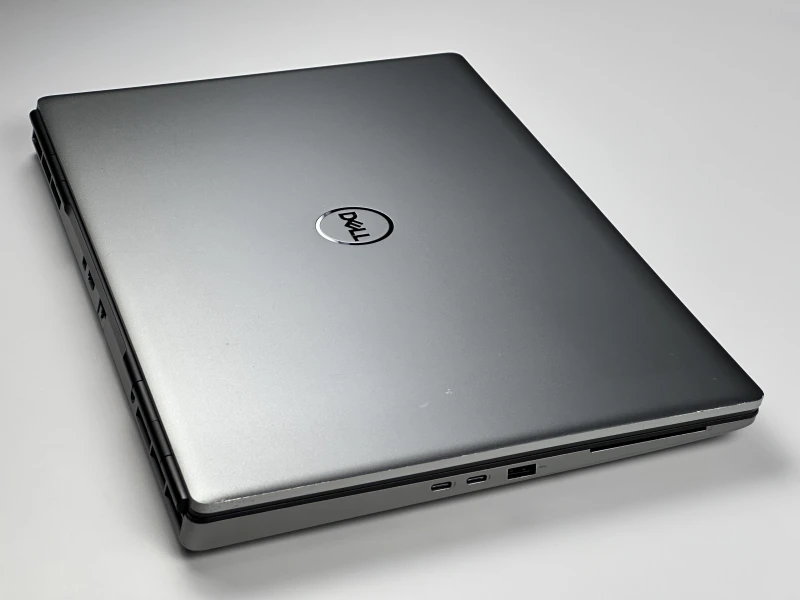 Dell Precision 7750 Xeon W-10885M, 17.3", RTX 5000 – stacja robocza do CAD, renderingu, modelowania 3D, inżynierii i profesjonalnych projektów.