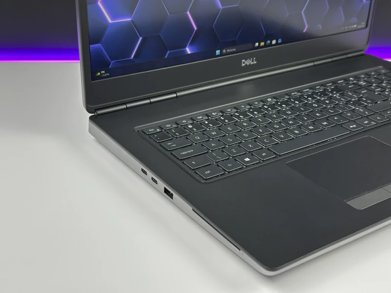 Dell Precision 7750 i7-10850H, 17.3", RTX 3000 – stacja robocza do CAD, grafiki, renderingu, AutoCAD, modelowania 3D i projektów inżynieryjnych.