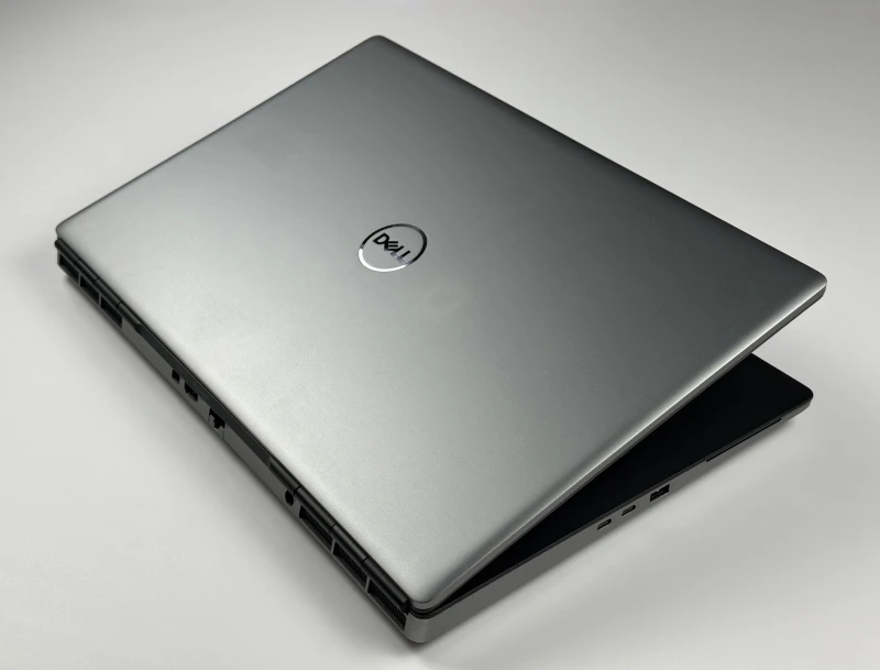 Dell Precision 7750 i7-10850H, 17.3", RTX 3000 – stacja robocza do CAD, grafiki, renderingu, AutoCAD, modelowania 3D i projektów inżynieryjnych.