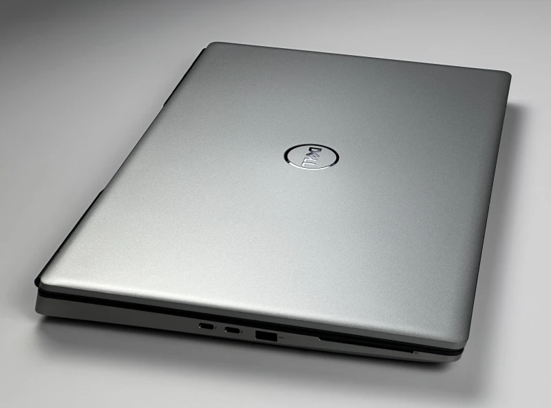 Dell Precision 7750 z i7-10850H i RTX4000 – profesjonalna stacja robocza stworzona do grafiki 3D, CAD i wymagających projektów inżynieryjnych.