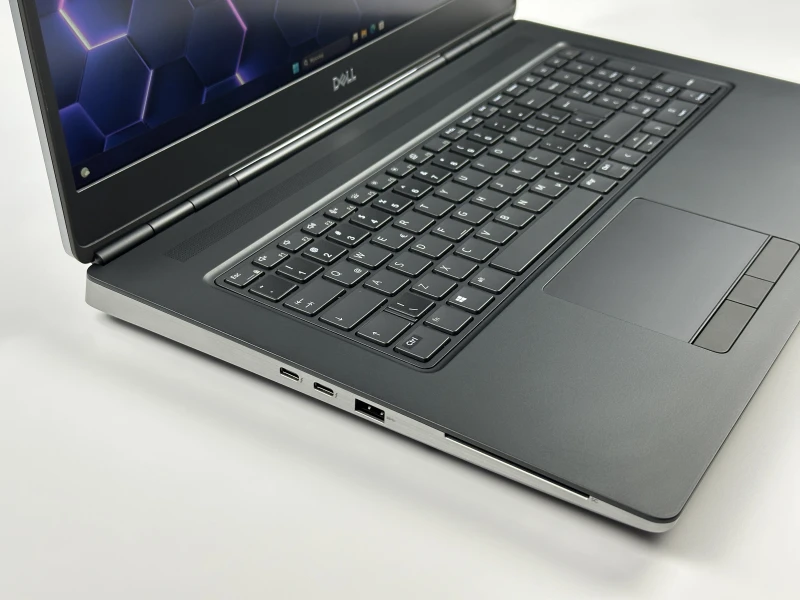 Dell Precision 7750 z i7-10850H i RTX4000 – profesjonalna stacja robocza stworzona do grafiki 3D, CAD i wymagających projektów inżynieryjnych.