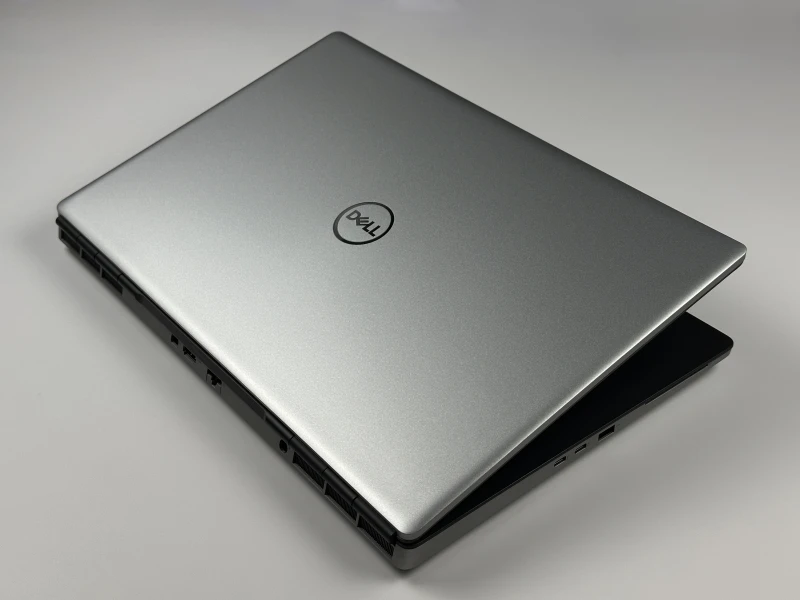 Dell Precision 7750 z i7-10850H i RTX4000 – profesjonalna stacja robocza stworzona do grafiki 3D, CAD i wymagających projektów inżynieryjnych.