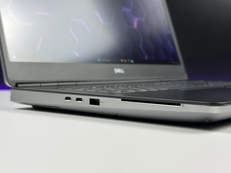 Dell Precision 7750 z i7-10850H i RTX4000 – profesjonalna stacja robocza stworzona do grafiki 3D, CAD i wymagających projektów inżynieryjnych.