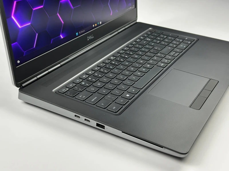Dell Precision 7760 - procesor Xeon W-11855M, ekran 17.3" FHD, RTX A4000. Wydajna stacja robocza z czytnikiem linii papilarnych do CAD i 3D.