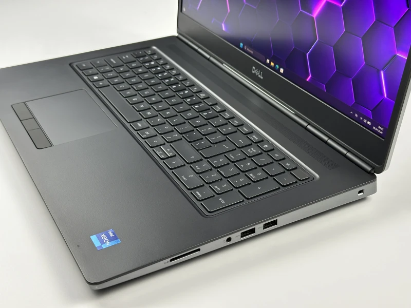 Dell Precision 7760 - procesor Xeon W-11855M, ekran 17.3" FHD, RTX A4000. Wydajna stacja robocza z czytnikiem linii papilarnych do CAD i 3D.