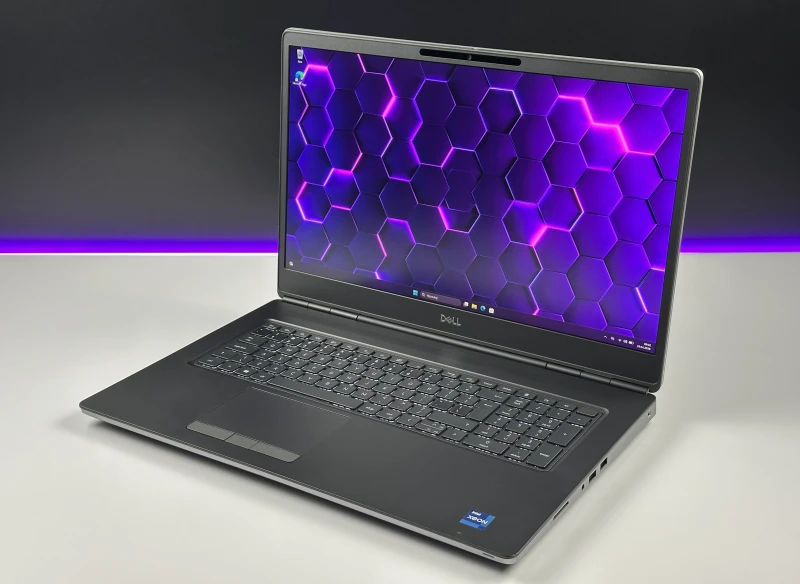 Dell Precision 7760 - procesor Xeon W-11855M, ekran 17.3" FHD, RTX A4000. Wydajna stacja robocza z czytnikiem linii papilarnych do CAD i 3D.