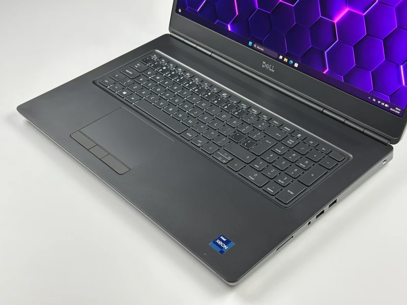Dell Precision 7760 - procesor Xeon W-11855M, ekran 17.3" FHD, RTX A4000. Wydajna stacja robocza z czytnikiem linii papilarnych do CAD i 3D.