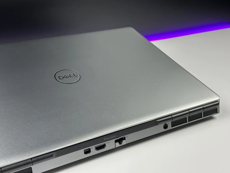 Dell Precision 7760 - procesor Xeon W-11855M, ekran 17.3" FHD, RTX A4000. Wydajna stacja robocza z czytnikiem linii papilarnych do CAD i 3D.