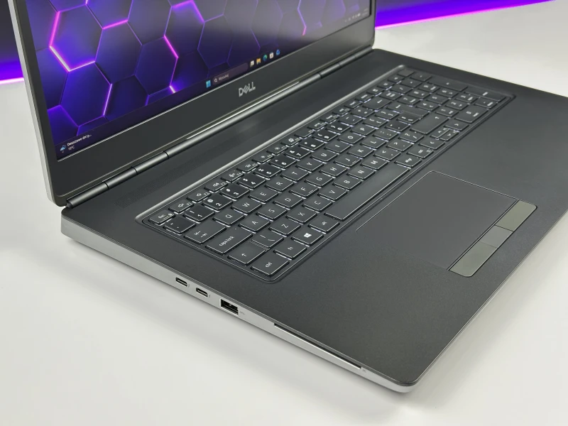 Dell Precision 7750 Xeon W-10885M, 17.3", RTX 5000 – stacja robocza do CAD, renderingu, modelowania 3D, inżynierii i profesjonalnych projektów.
