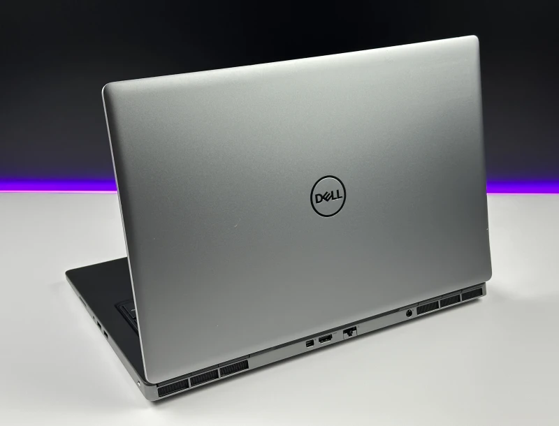 Dell Precision 7750 Xeon W-10885M, 17.3", RTX 5000 – stacja robocza do CAD, renderingu, modelowania 3D, inżynierii i profesjonalnych projektów.