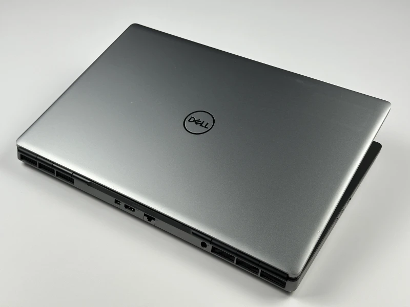Dell Precision 7750 Xeon W-10885M, 17.3", RTX 5000 – stacja robocza do CAD, renderingu, modelowania 3D, inżynierii i profesjonalnych projektów.