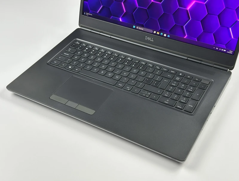 Dell Precision 7750 Xeon W-10885M, 17.3", RTX 5000 – stacja robocza do CAD, renderingu, modelowania 3D, inżynierii i profesjonalnych projektów.
