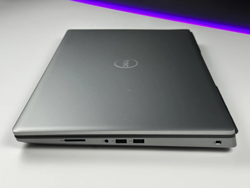 Dell Precision 7750 Xeon W-10885M, 17.3", RTX 5000 – stacja robocza do CAD, renderingu, modelowania 3D, inżynierii i profesjonalnych projektów.