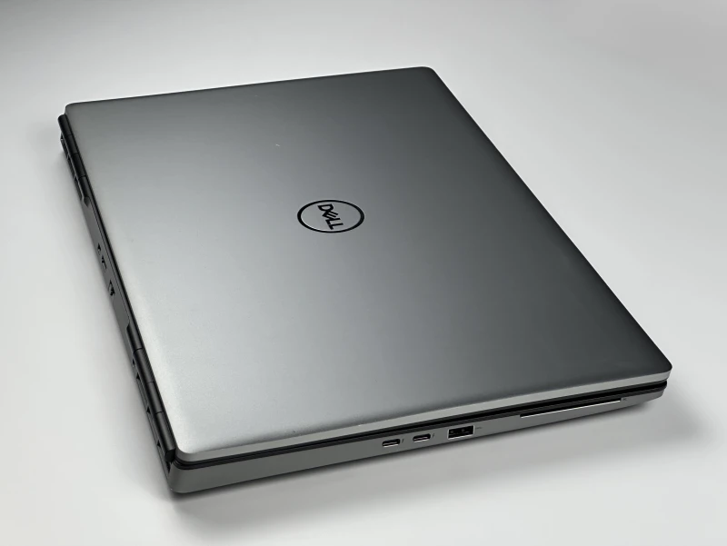 Dell Precision 7750 Xeon W-10885M, 17.3", RTX 5000 – stacja robocza do CAD, renderingu, modelowania 3D, inżynierii i profesjonalnych projektów.