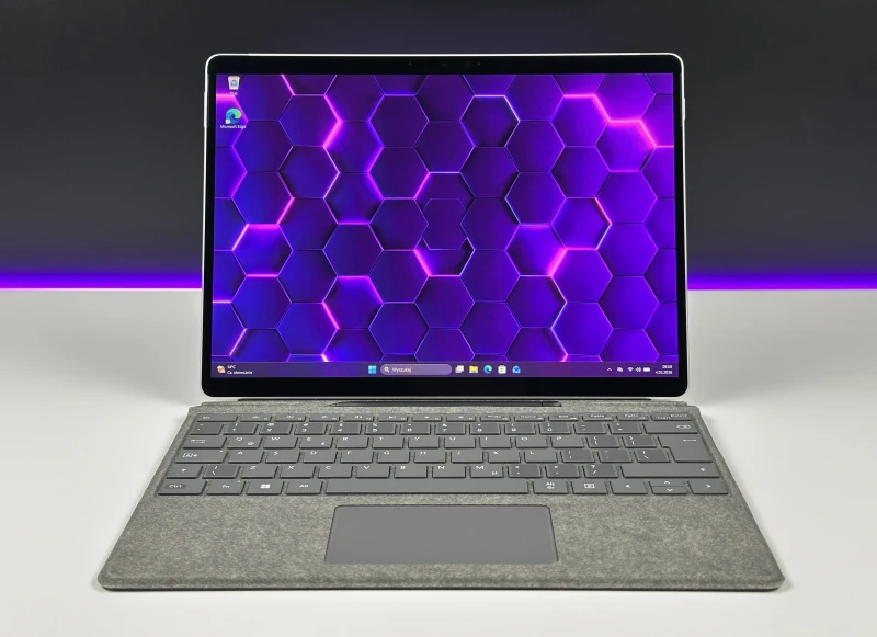 Microsoft Surface Pro 8 - procesor i5-1145G7, ekran 13" 120Hz! Lekki tablet 2w1 z wysoką płynnością obrazu, idealny do pracy mobilnej i notatek.