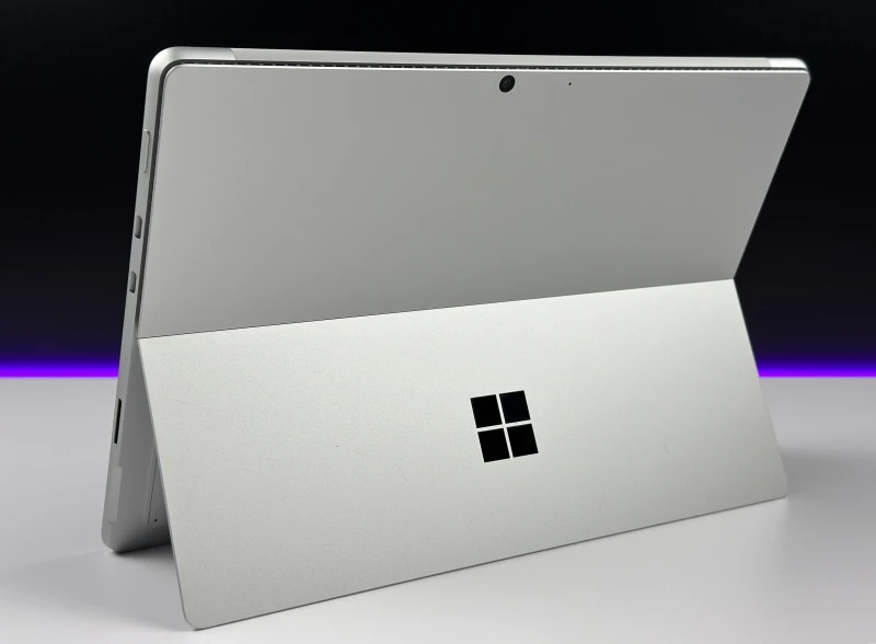 Microsoft Surface Pro 8 - procesor i5-1145G7, ekran 13" 120Hz! Lekki tablet 2w1 z wysoką płynnością obrazu, idealny do pracy mobilnej i notatek.