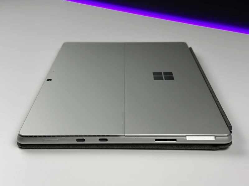 Microsoft Surface Pro 8 - procesor i5-1145G7, ekran 13" 120Hz! Lekki tablet 2w1 z wysoką płynnością obrazu, idealny do pracy mobilnej i notatek.