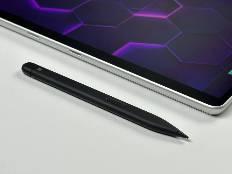 Microsoft Surface Pro 8 - procesor i5-1145G7, ekran 13" 120Hz! Lekki tablet 2w1 z wysoką płynnością obrazu, idealny do pracy mobilnej i notatek.