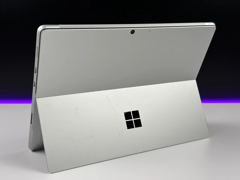 Microsoft Surface Pro 8 - procesor i5-1145G7, ekran 13" 120Hz! Lekki tablet 2w1 z wysoką płynnością obrazu, idealny do pracy mobilnej i notatek.