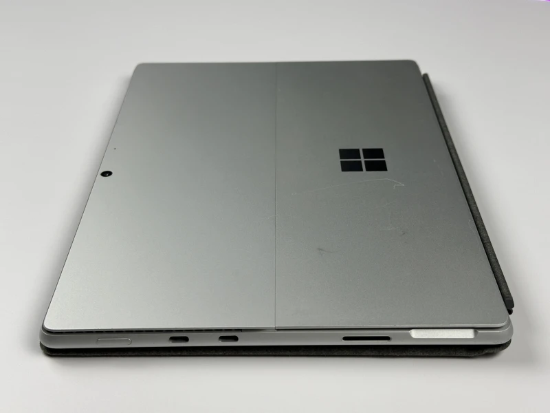 Microsoft Surface Pro 8 - procesor i5-1145G7, ekran 13" 120Hz! Lekki tablet 2w1 z wysoką płynnością obrazu, idealny do pracy mobilnej i notatek.