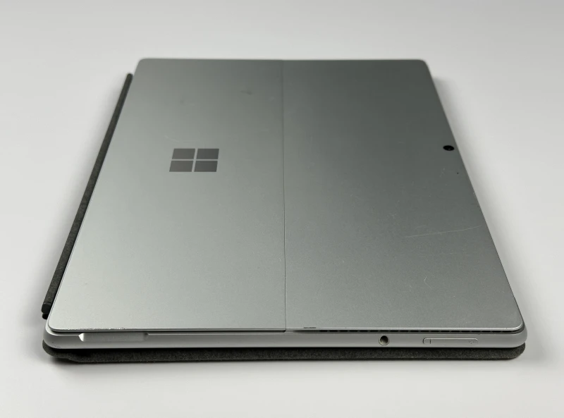 Microsoft Surface Pro 8 - procesor i5-1145G7, ekran 13" 120Hz! Lekki tablet 2w1 z wysoką płynnością obrazu, idealny do pracy mobilnej i notatek.