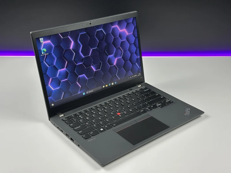Lenovo ThinkPad T14s Gen 2 - i5-1145G7, ekran 14" FHD. Lekki ultrabook biznesowy z klawiaturą US (QWERTY PL), idealny do pracy mobilnej i biura.