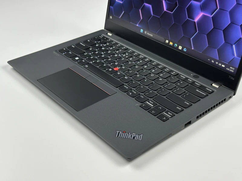 Lenovo ThinkPad T14s Gen 2 - i5-1145G7, ekran 14" FHD. Lekki ultrabook biznesowy z klawiaturą US (QWERTY PL), idealny do pracy mobilnej i biura.