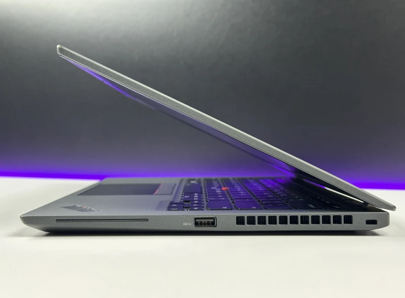 Lenovo ThinkPad T14s Gen 2 - i5-1145G7, ekran 14" FHD. Lekki ultrabook biznesowy z klawiaturą US (QWERTY PL), idealny do pracy mobilnej i biura.