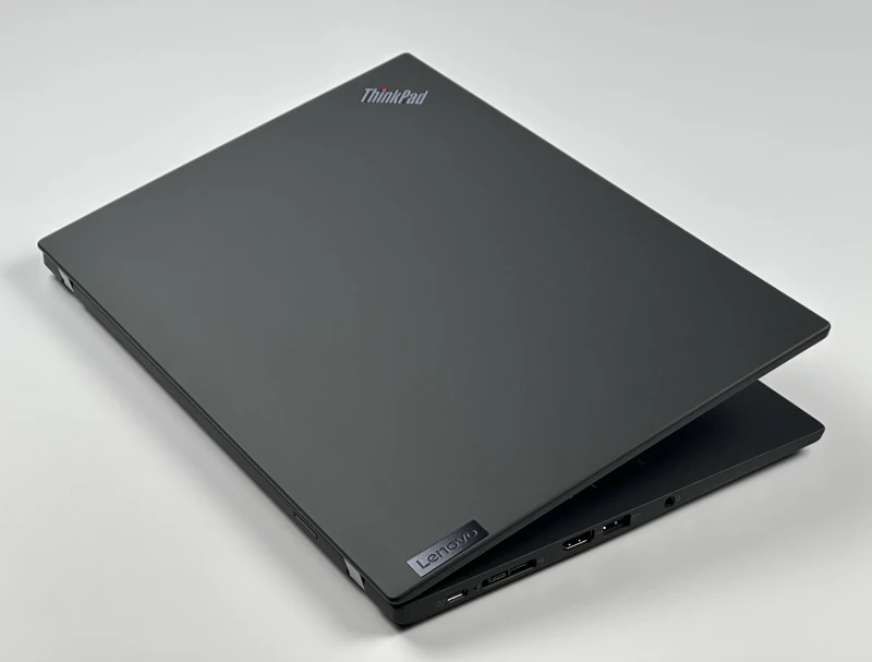 Lenovo ThinkPad T14s Gen 2 - i5-1145G7, ekran 14" FHD. Lekki ultrabook biznesowy z klawiaturą US (QWERTY PL), idealny do pracy mobilnej i biura.