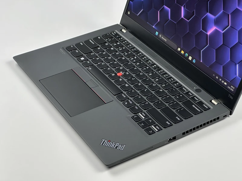 Lenovo ThinkPad T14s Gen 2 - i5-1145G7, ekran 14" FHD. Lekki ultrabook biznesowy z klawiaturą US (QWERTY PL), idealny do pracy mobilnej i biura.