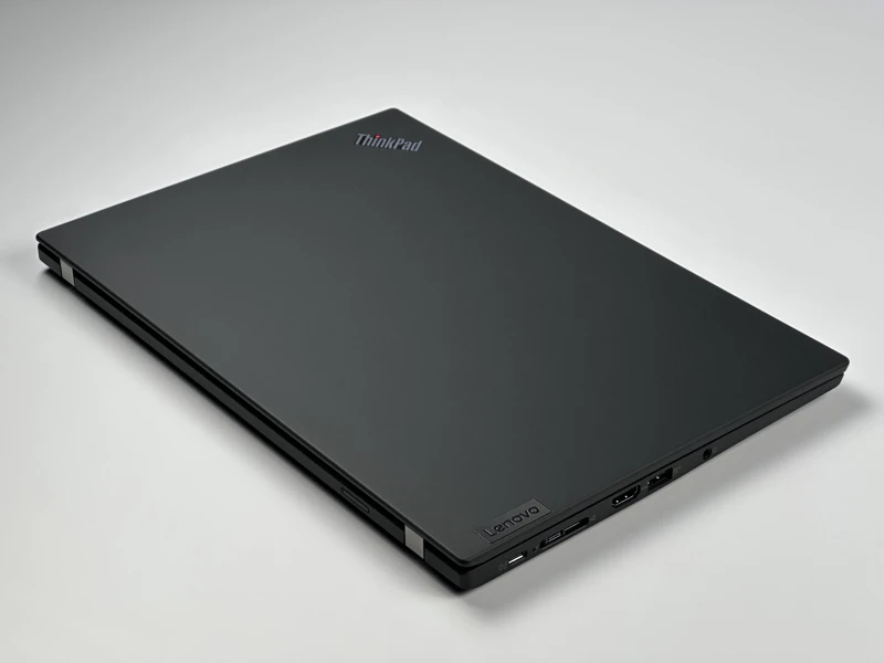 Lenovo ThinkPad T14s Gen 2 - i5-1145G7, ekran 14" FHD. Lekki ultrabook biznesowy z klawiaturą US (QWERTY PL), idealny do pracy mobilnej i biura.