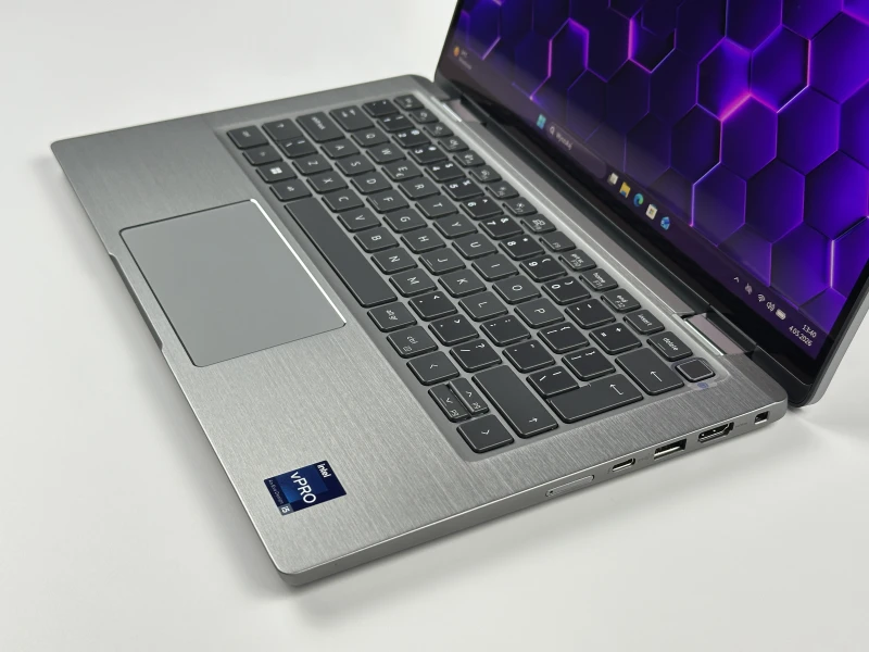 Dell Latitude 7330 2in1 - i5-1245U, 13.3" FHD dotykowy. Biznesowy laptop z LTE, Smart Card i czytnikiem linii papilarnych – idealny do pracy mobilnej.