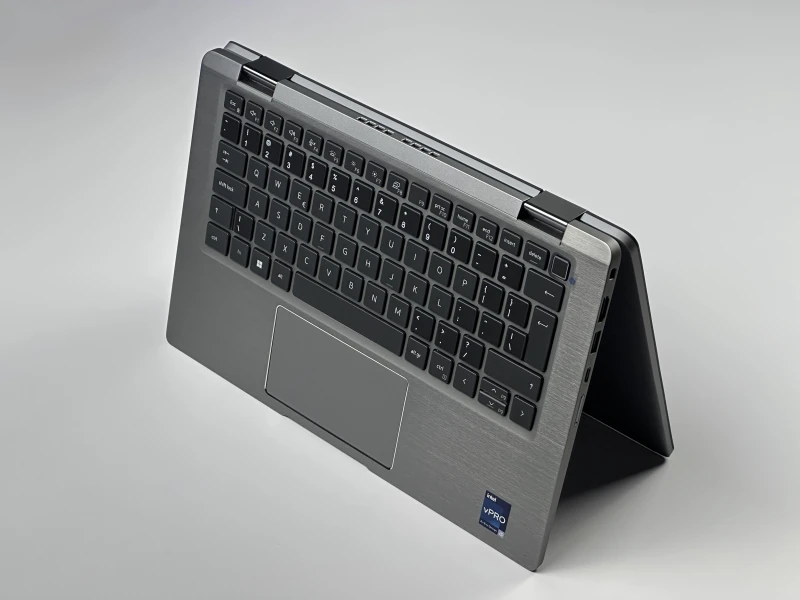 Dell Latitude 7330 2in1 - i5-1245U, 13.3" FHD dotykowy. Biznesowy laptop z LTE, Smart Card i czytnikiem linii papilarnych – idealny do pracy mobilnej.