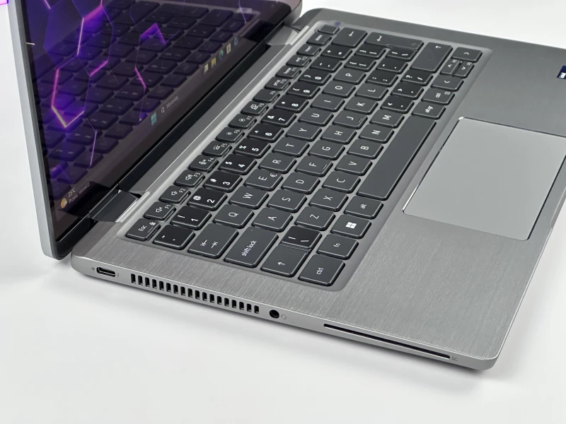 Dell Latitude 7330 2in1 - i5-1245U, 13.3" FHD dotykowy. Biznesowy laptop z LTE, Smart Card i czytnikiem linii papilarnych – idealny do pracy mobilnej.
