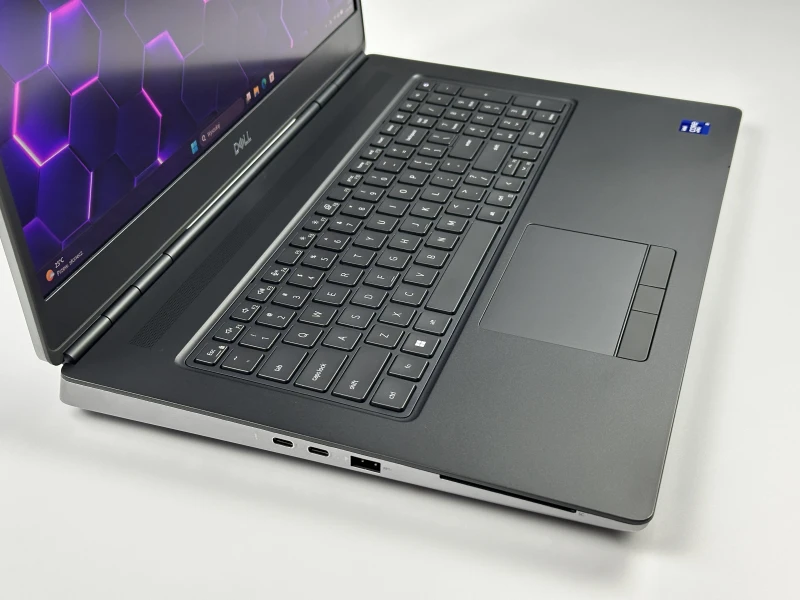 Dell Precision 7760 - i9-11950H, ekran 17.3" 4K UHD 120Hz, RTX A4000. Wydajna stacja robocza do CAD i 3D, stworzona do zaawansowanej pracy.