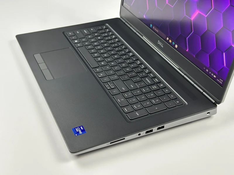 Dell Precision 7760 - i9-11950H, ekran 17.3" 4K UHD 120Hz, RTX A4000. Wydajna stacja robocza do CAD i 3D, stworzona do zaawansowanej pracy.