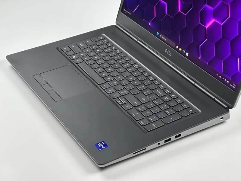 Dell Precision 7760 - i9-11950H, ekran 17.3" 4K UHD 120Hz, RTX A4000. Wydajna stacja robocza do CAD i 3D, stworzona do zaawansowanej pracy.
