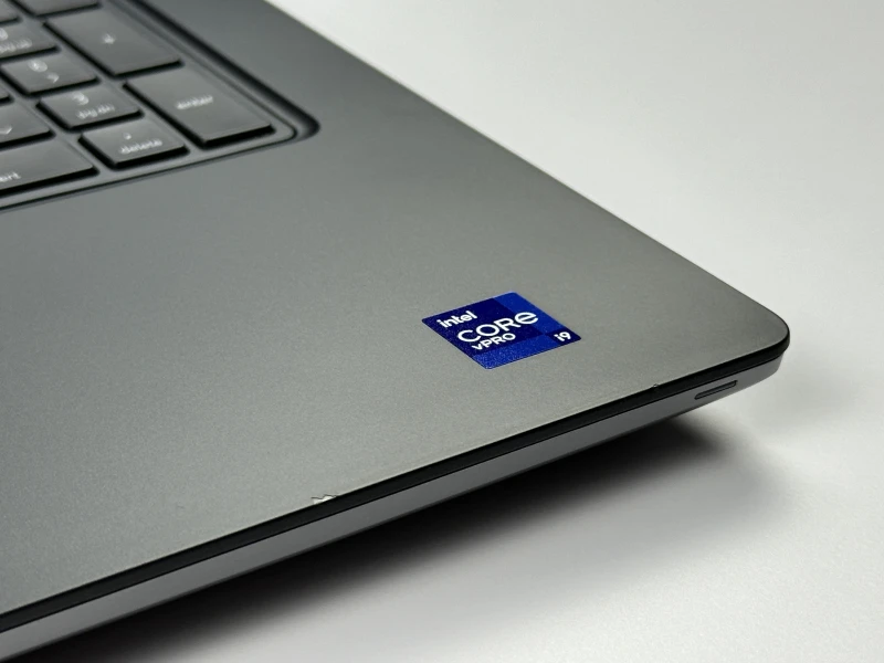 Dell Precision 7760 - i9-11950H, ekran 17.3" 4K UHD 120Hz, RTX A4000. Wydajna stacja robocza do CAD i 3D, stworzona do zaawansowanej pracy.