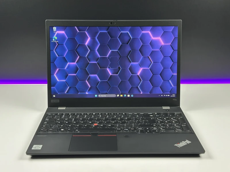 Lenovo ThinkPad P15s Gen 1 - i7-10610U, 15.6" FHD, Quadro P520. Mobilny laptop z LTE do pracy w terenie, łączący wydajność i mobilność.