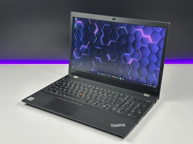 Lenovo ThinkPad P15s Gen 1 - i7-10610U, 15.6" FHD, Quadro P520. Mobilny laptop z LTE do pracy w terenie, łączący wydajność i mobilność.