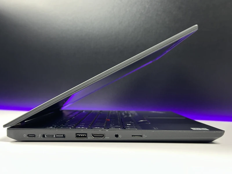 Lenovo ThinkPad P15s Gen 1 - i7-10610U, 15.6" FHD, Quadro P520. Mobilny laptop z LTE do pracy w terenie, łączący wydajność i mobilność.
